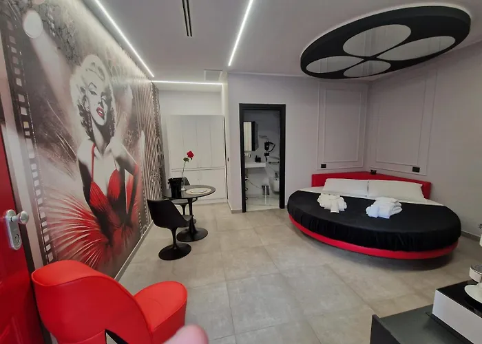 Guest Star Apartments